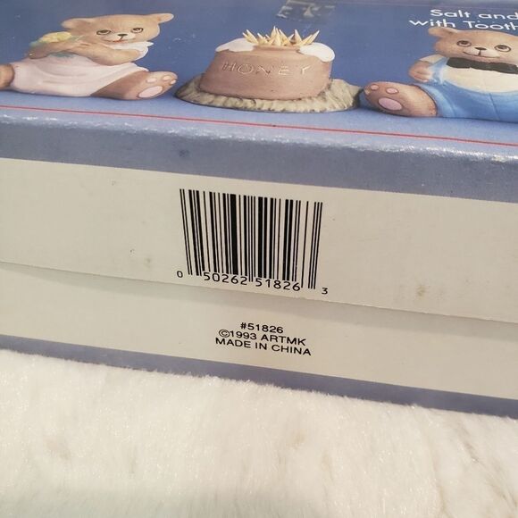 Salt & Pepper Shakers - Picture 2 of 11